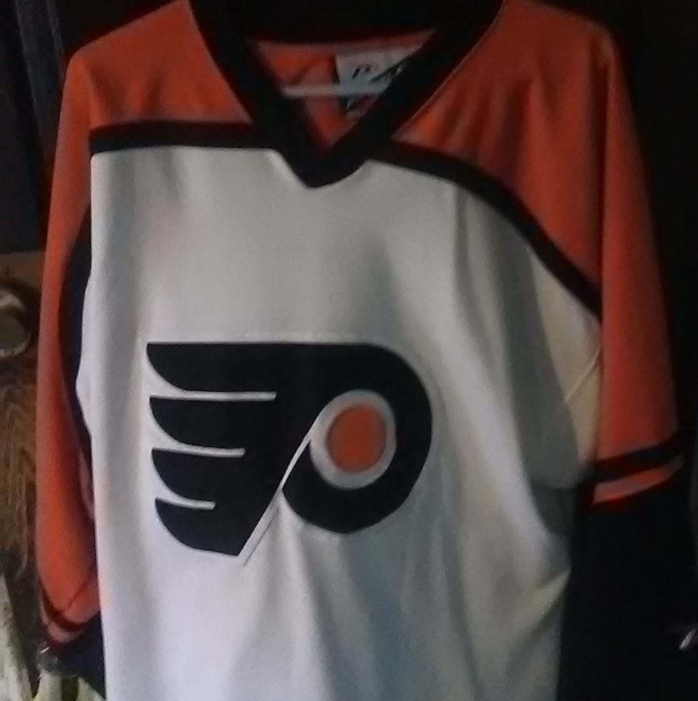 In excellent condition flyers jersey